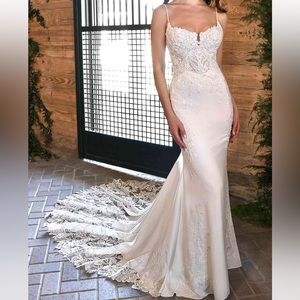 Essence of Australia D3458 - Fit and flare crepe wedding dress
